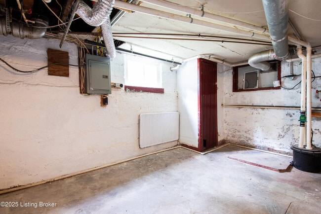 Building Photo - 1671 Trigg St