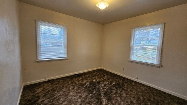 Building Photo - 3 Bed, 1 Bath House in Downtown Coeur d'Alene
