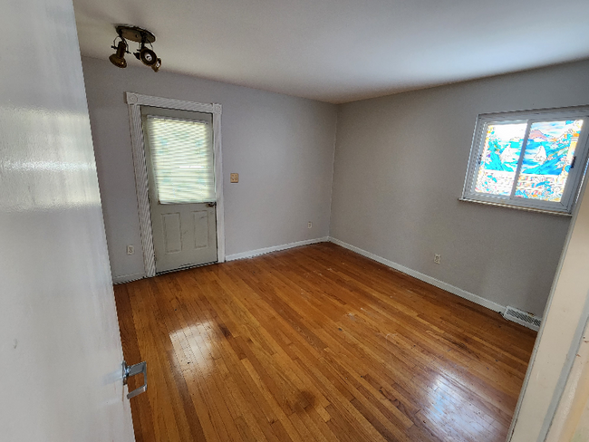 Building Photo - 6557 Colonial St