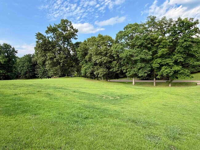 Building Photo - 271 Meadowland Dr