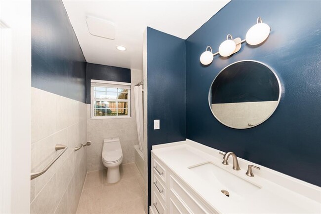 Building Photo - 5701 Gloucester Ln