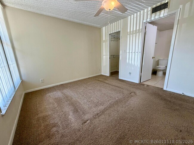 Building Photo - 6 Royal Palm Way