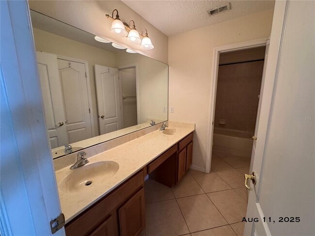 Building Photo - 930 Timber Isle Dr