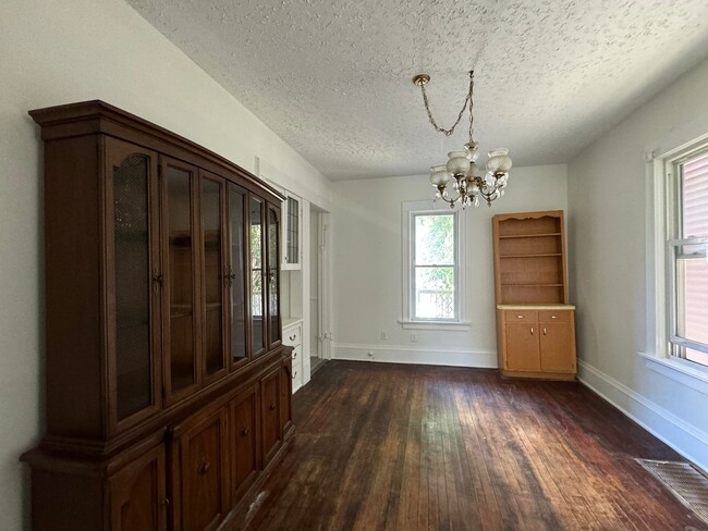 dining room - 1906 E Webster Pl