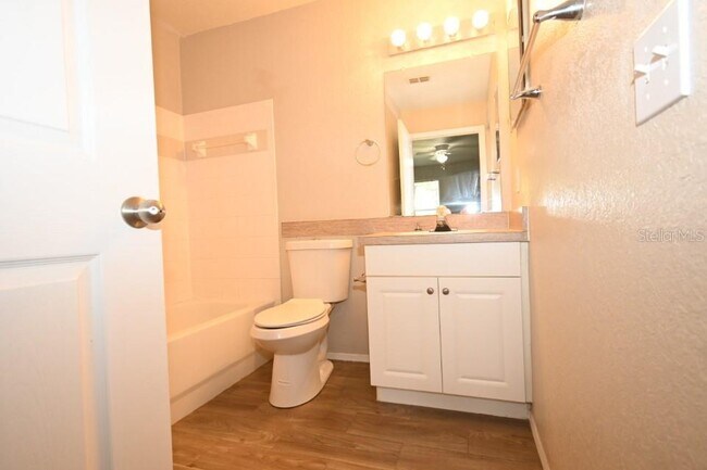 Building Photo - 5904 Willow Ridge Dr