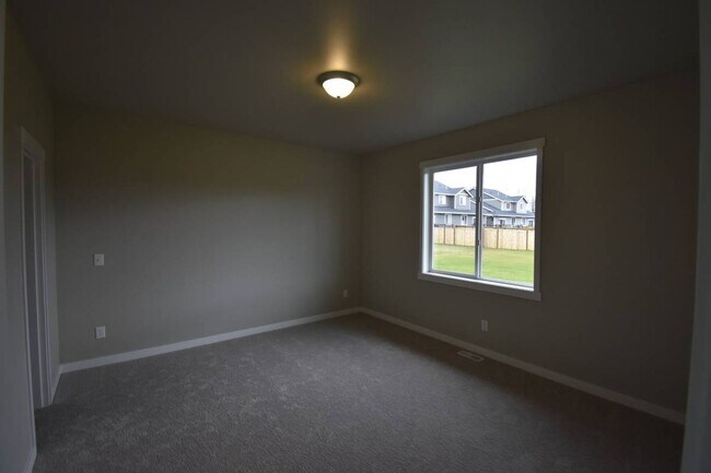 Building Photo - iscover this spacious 4-bedroom, 2.5-bath home in Lynden, WA