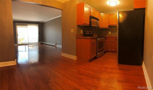 Building Photo - 2445 Torquay Ave