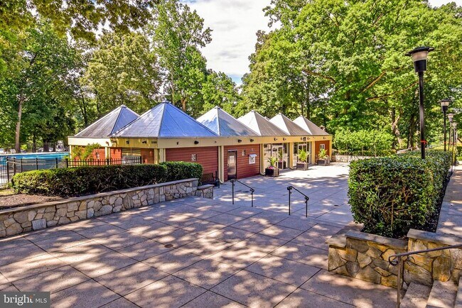 Building Photo - 3302 Woodburn Village Dr