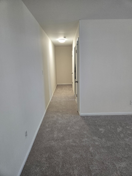 Building Photo - 401 US-22