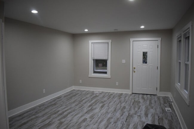 Building Photo - 2406 N Talbott St