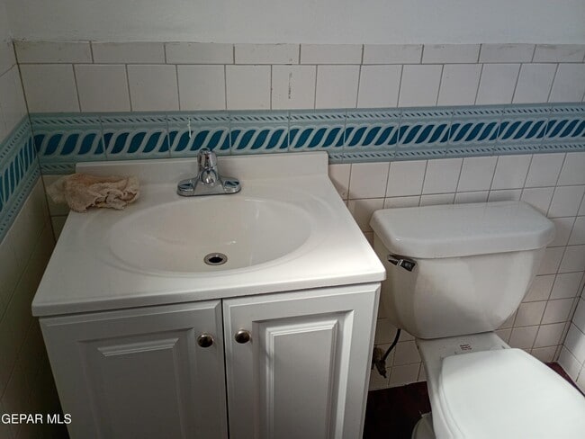 Building Photo - 4704 Clifton Ave