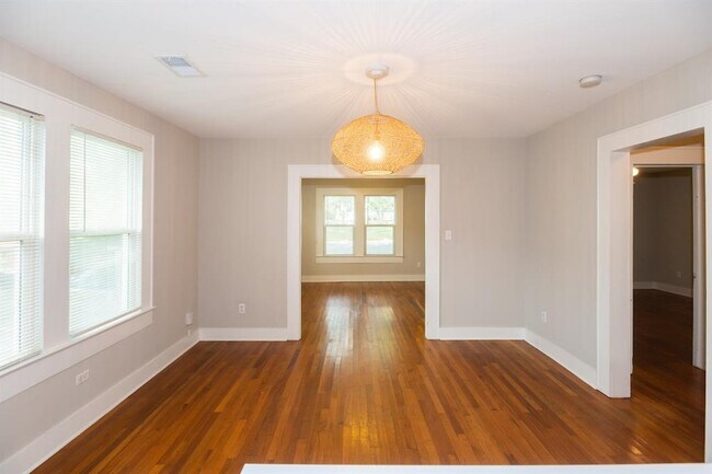 Building Photo - 1703 Maple Ave