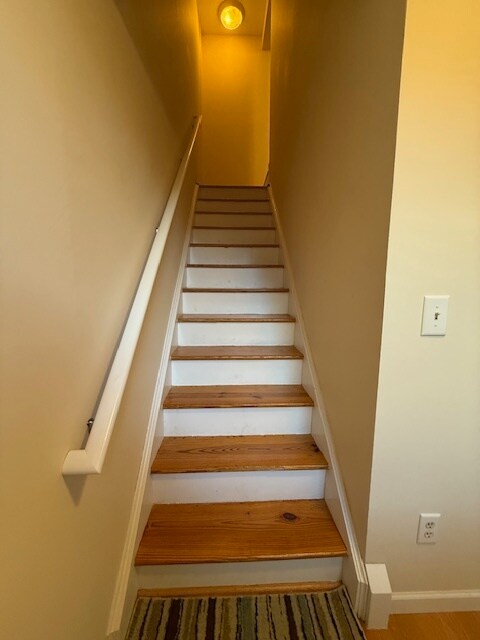 Building Photo - 9 Brentmore Dr