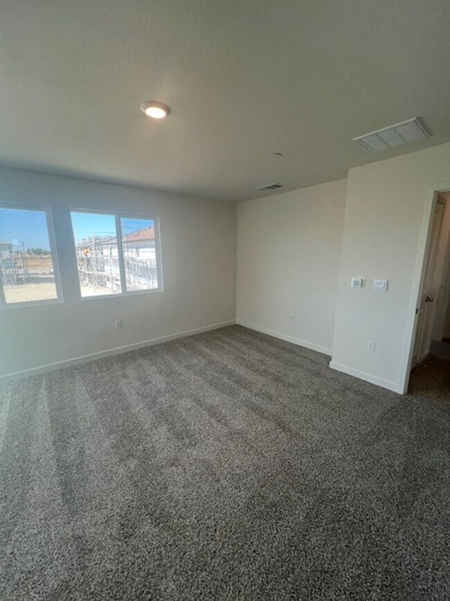 Building Photo - Brand new 4 Bedroom Smart Solar Home in Am...