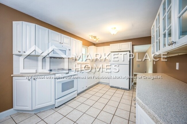 Building Photo - 2820 Oriole Dr