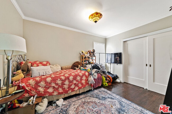 Building Photo - 401 N McCadden Pl