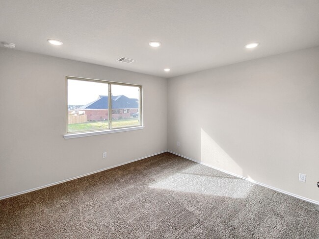 Building Photo - 13071 Clear View Dr