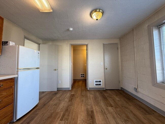 Building Photo - 121 N Wasson St