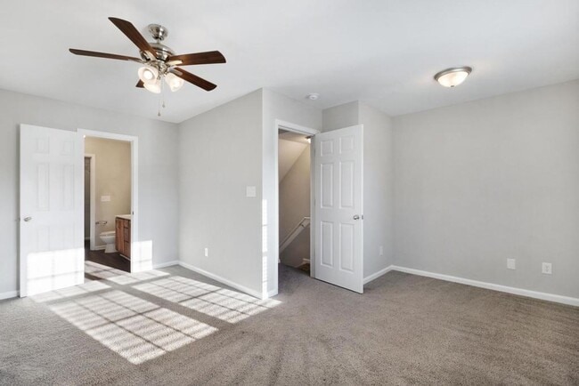 Building Photo - Great Townhome! City Limits! Carolina Forest!