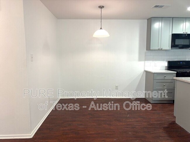 Building Photo - 16005 Stoneham Cir