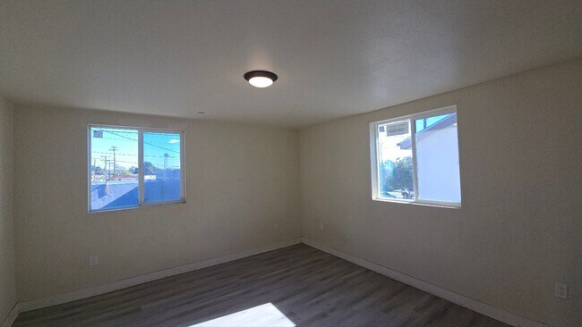 Building Photo - 84(1019E)