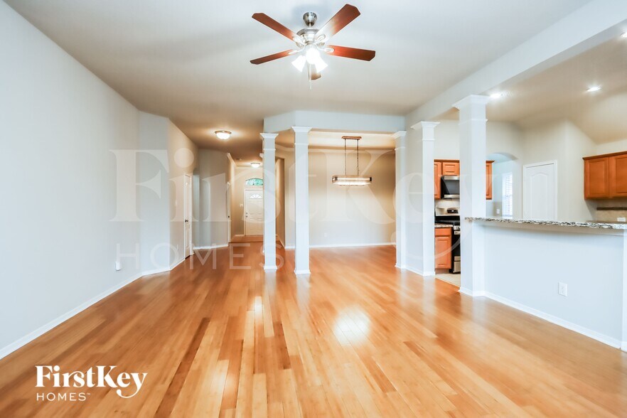 Building Photo - 31223 Rainwood Park Ln