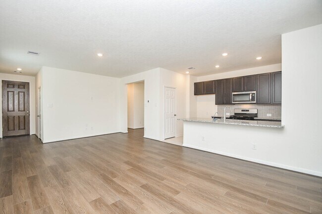 Building Photo - 25230 Benroe St