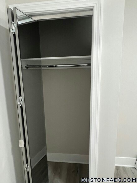 Building Photo - 165 Gove St