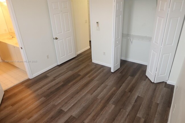 Building Photo - 185 Riverwalk Cir