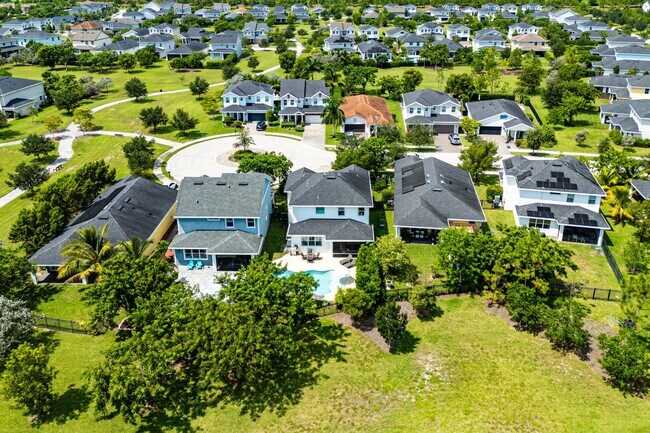 Building Photo - 924 Deer Hvn Dr