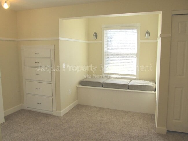 Building Photo - 6234 E V Ave