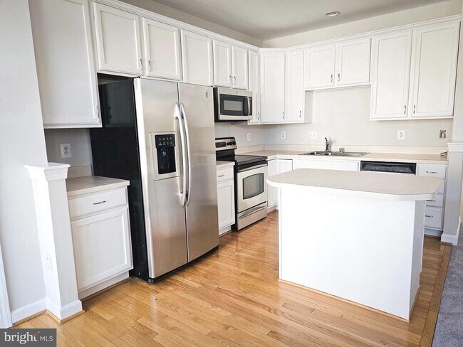 Building Photo - 13117 Tannery Ridge Dr
