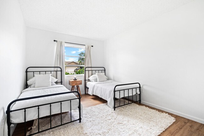 Building Photo - 1019 Larch Way