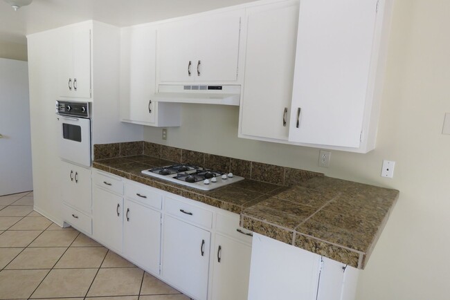 Building Photo - Sweet home in quiet neighborhood!