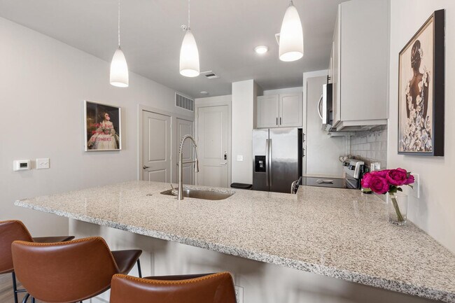 Building Photo - 5820 1/2 Cameron Road-SI FL4-ID1303398P