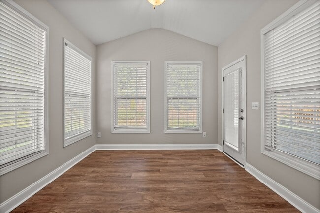 Building Photo - Immaculate 5bd 3bd Berewick home with many newly upgrades!