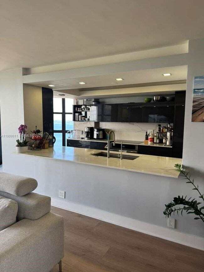 Building Photo - 4000 Towerside Terrace