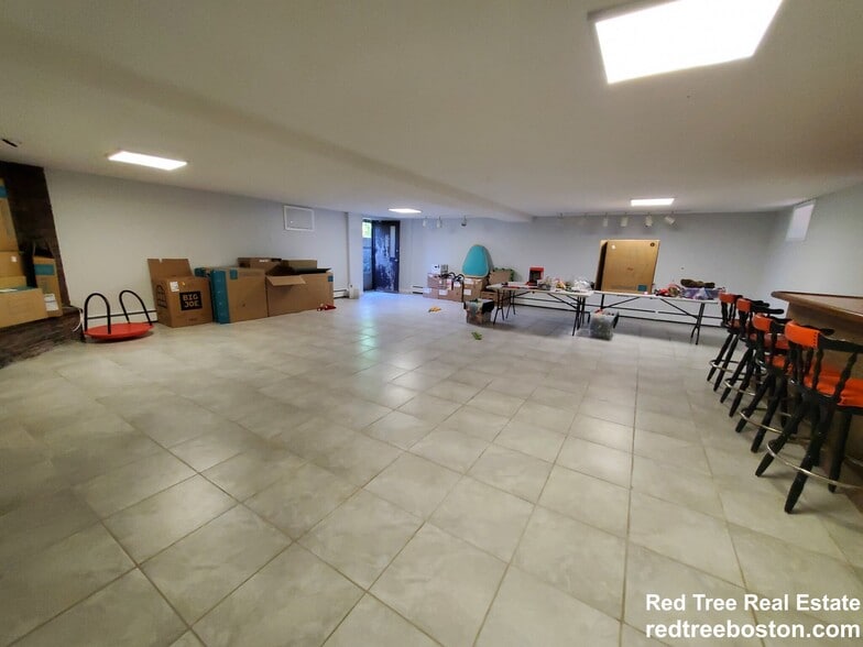 Building Photo - 20 Mossdale Rd