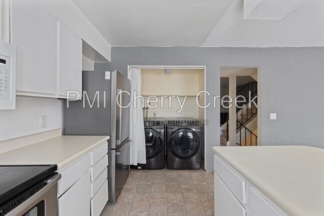 Building Photo - 554 Vance St