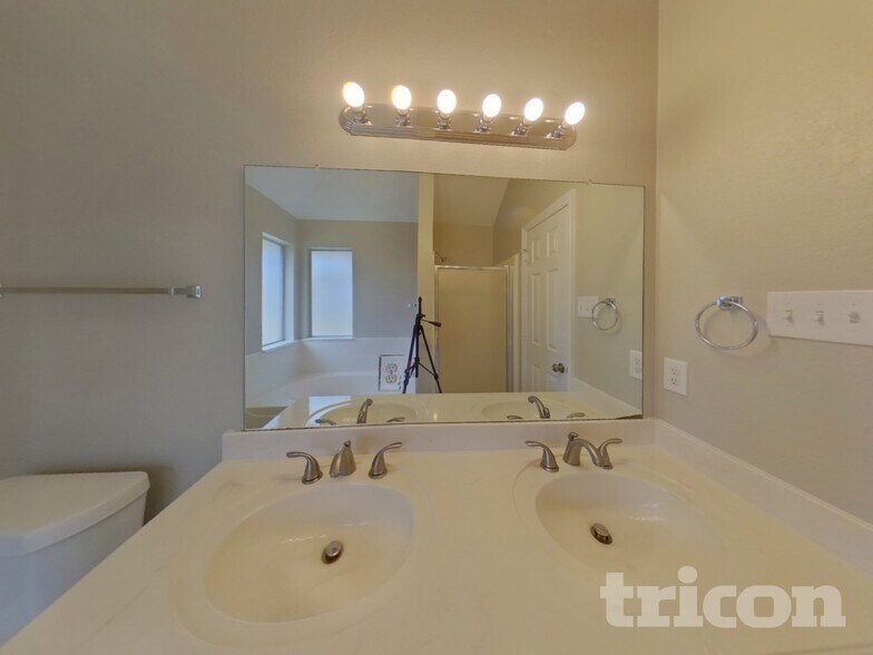 Building Photo - 7501 Ashcroft Cir