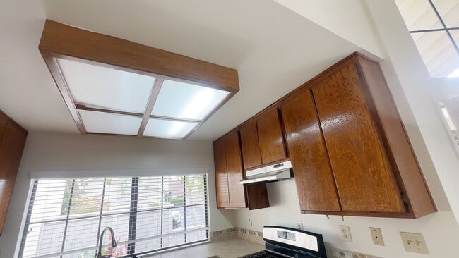 Building Photo - 2 Bdrm Condo in the Gated Saratoga Community