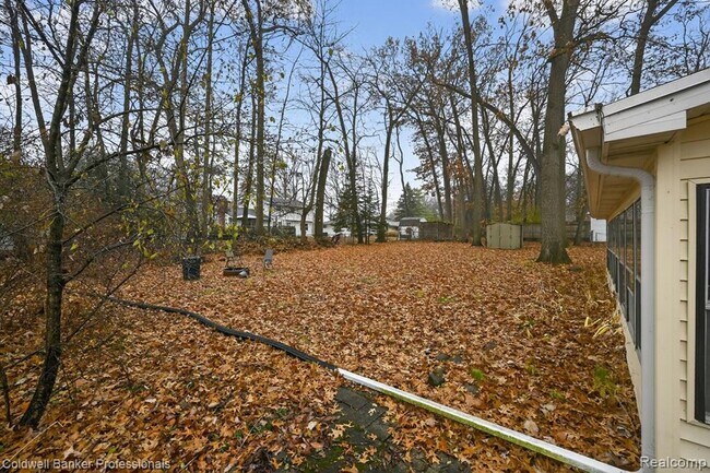 Building Photo - 4448 Greenwood Dr