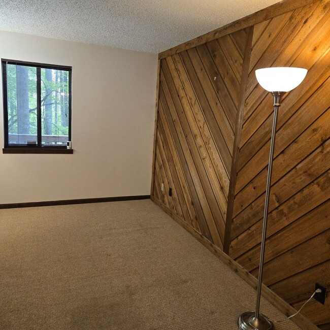 Building Photo - 2 Bed 1.5 Bath North Johnson City Duplex S...
