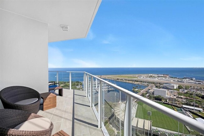 Building Photo - 175 1st St S