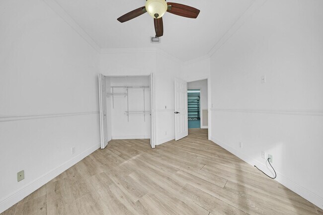 Building Photo - 5878 Bay Hill Cir