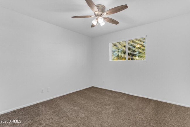 Building Photo - 517 E Hermosa Dr