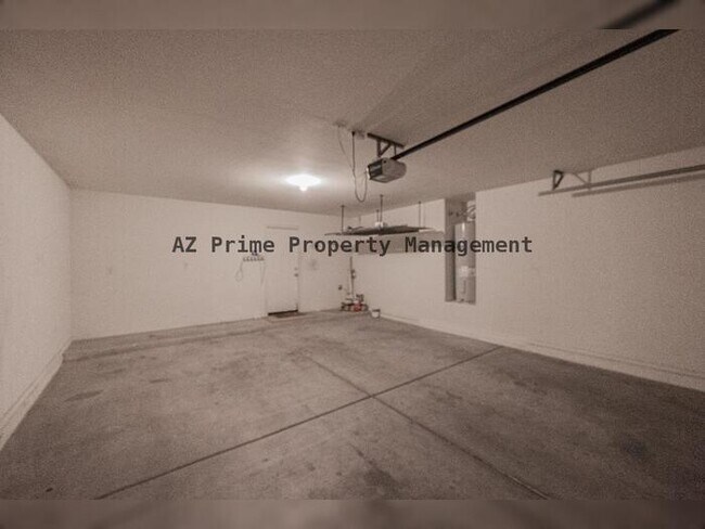 Building Photo - 6715 S 35th Dr