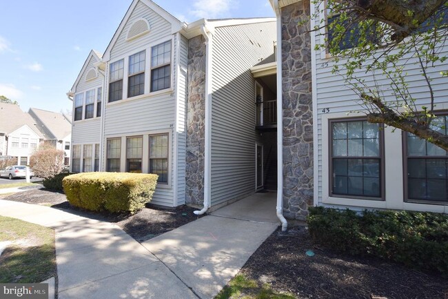 Building Photo - 43 Chelmsford Ct