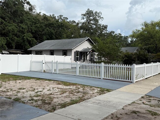 Building Photo - 1235 Bass Blvd