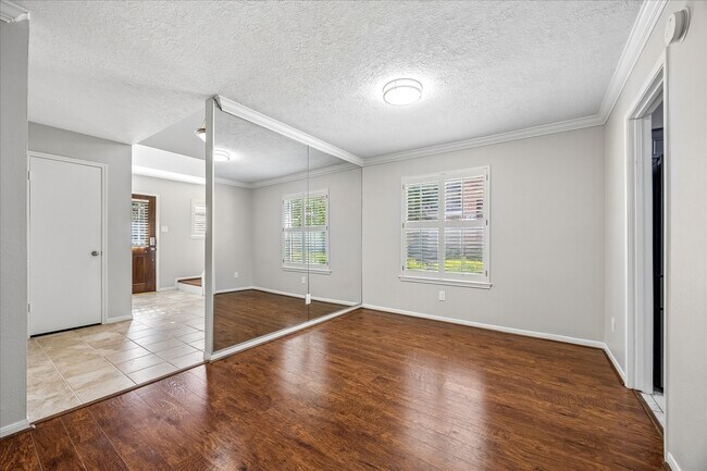 Building Photo - 727 Bunker Hill Rd